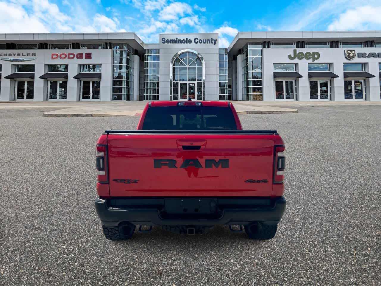 RAM 1500 TRX Crew Cab 4x4 de 2022 con caja de 5'7'