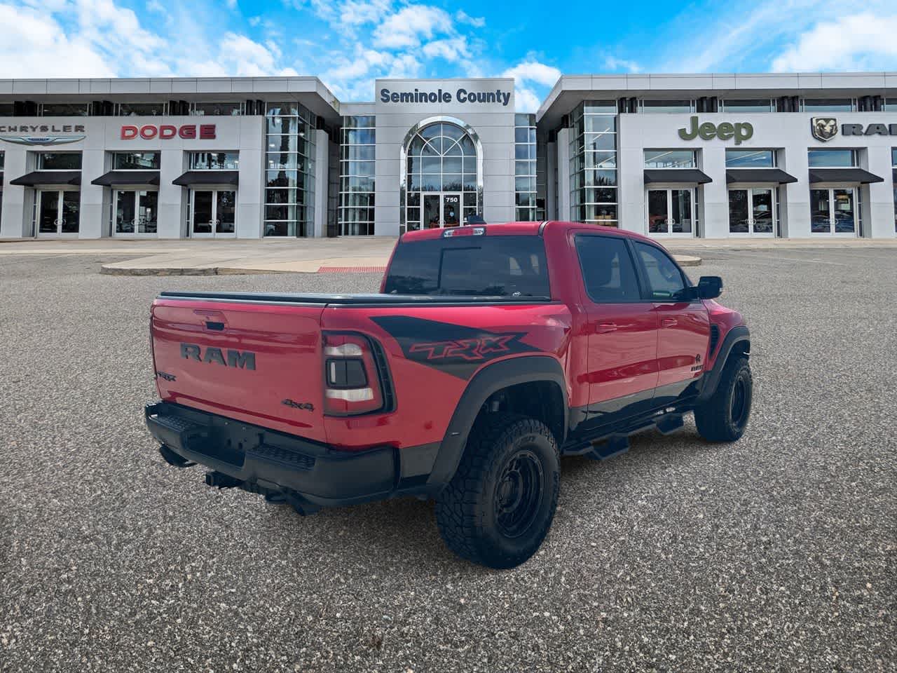 RAM 1500 TRX Crew Cab 4x4 de 2022 con caja de 5'7'