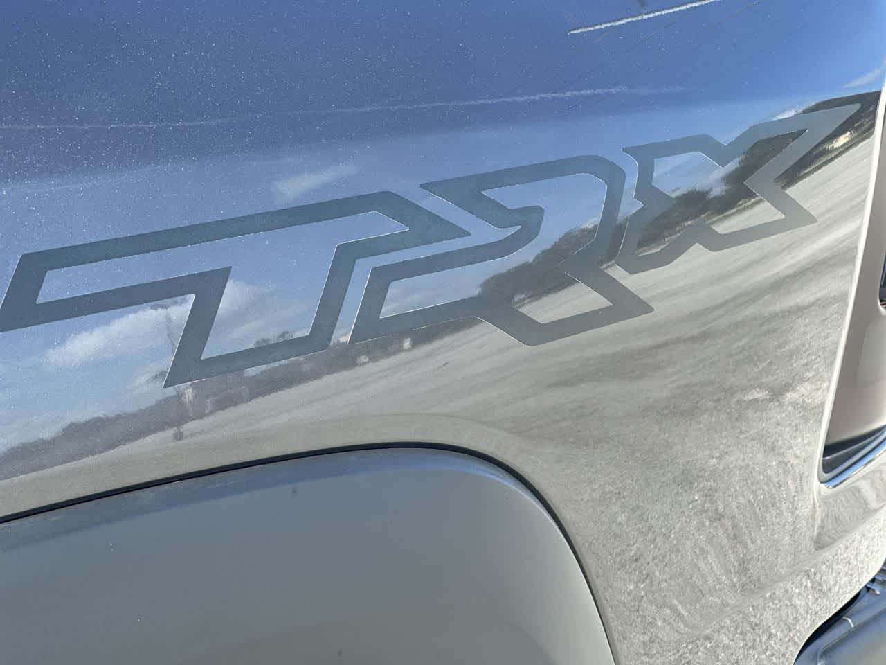 RAM 1500 TRX Crew Cab 4x4 de 2022 con caja de 5'7'