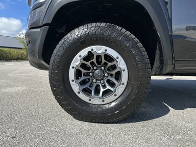 RAM 1500 TRX Crew Cab 4x4 de 2022 con caja de 5'7'