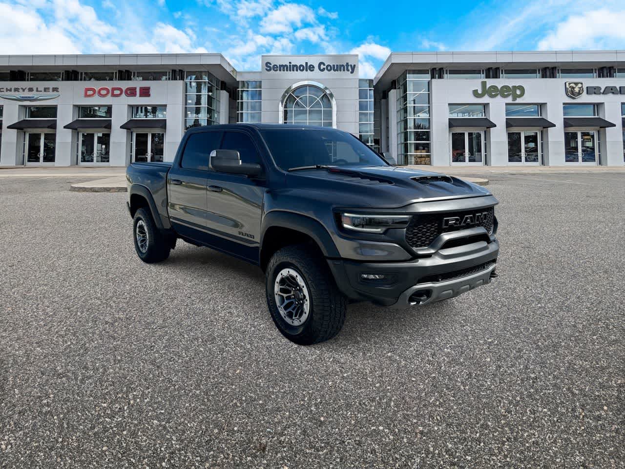 RAM 1500 TRX Crew Cab 4x4 de 2022 con caja de 5'7'