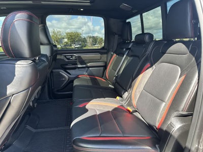RAM 1500 TRX Crew Cab 4x4 de 2022 con caja de 5'7'