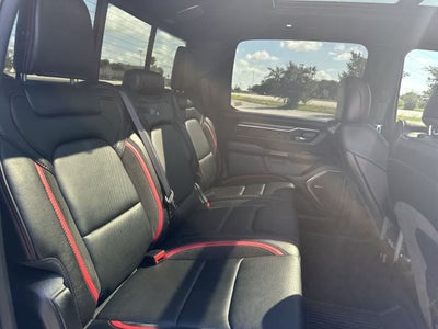 RAM 1500 TRX Crew Cab 4x4 de 2022 con caja de 5'7'