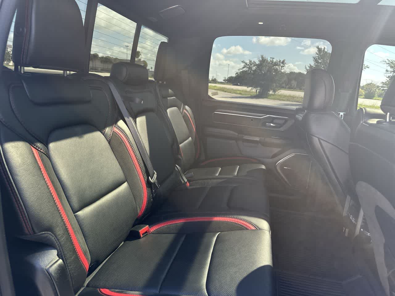 RAM 1500 TRX Crew Cab 4x4 de 2022 con caja de 5'7'