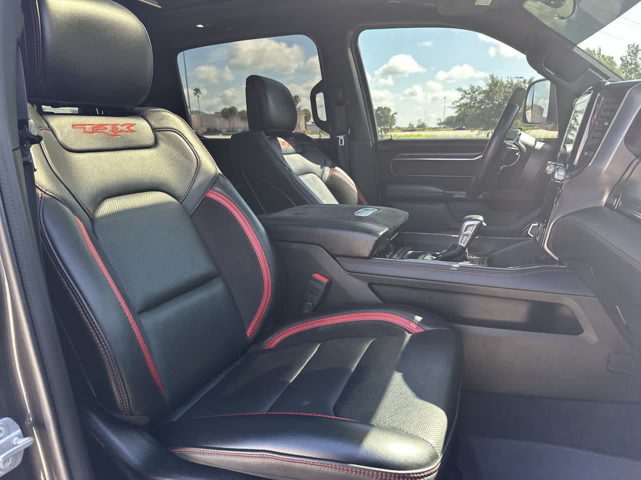 RAM 1500 TRX Crew Cab 4x4 de 2022 con caja de 5'7'