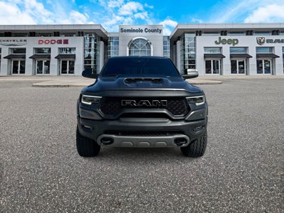 RAM 1500 TRX Crew Cab 4x4 de 2022 con caja de 5'7'