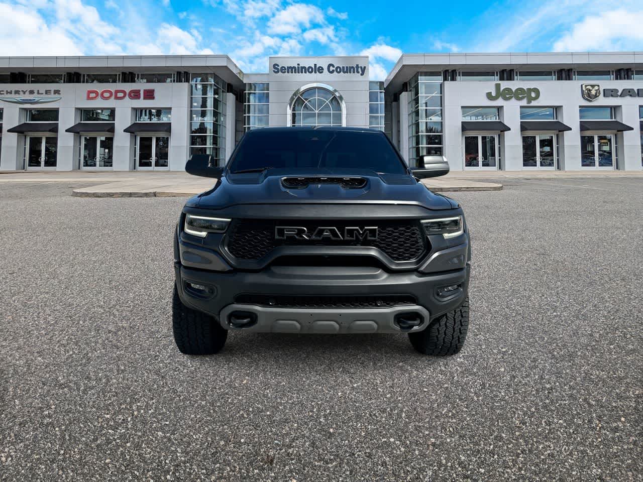 RAM 1500 TRX Crew Cab 4x4 de 2022 con caja de 5'7'
