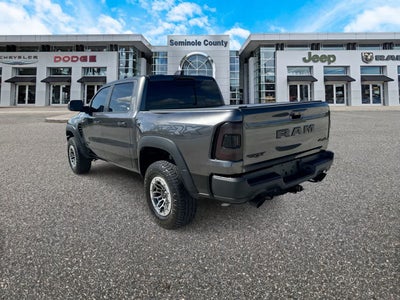 RAM 1500 TRX Crew Cab 4x4 de 2022 con caja de 5'7'