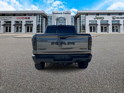 RAM 1500 TRX Crew Cab 4x4 de 2022 con caja de 5'7'
