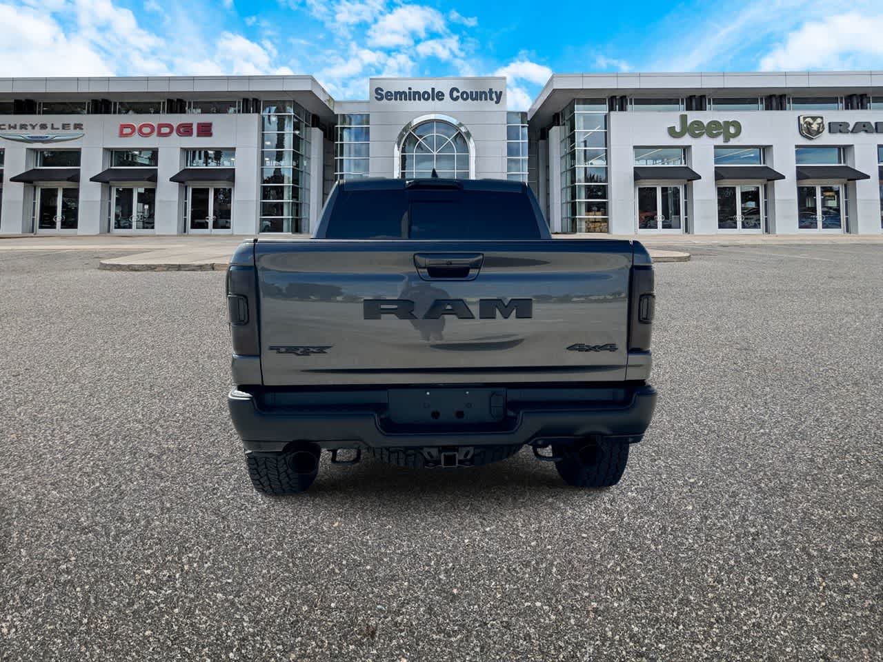RAM 1500 TRX Crew Cab 4x4 de 2022 con caja de 5'7'