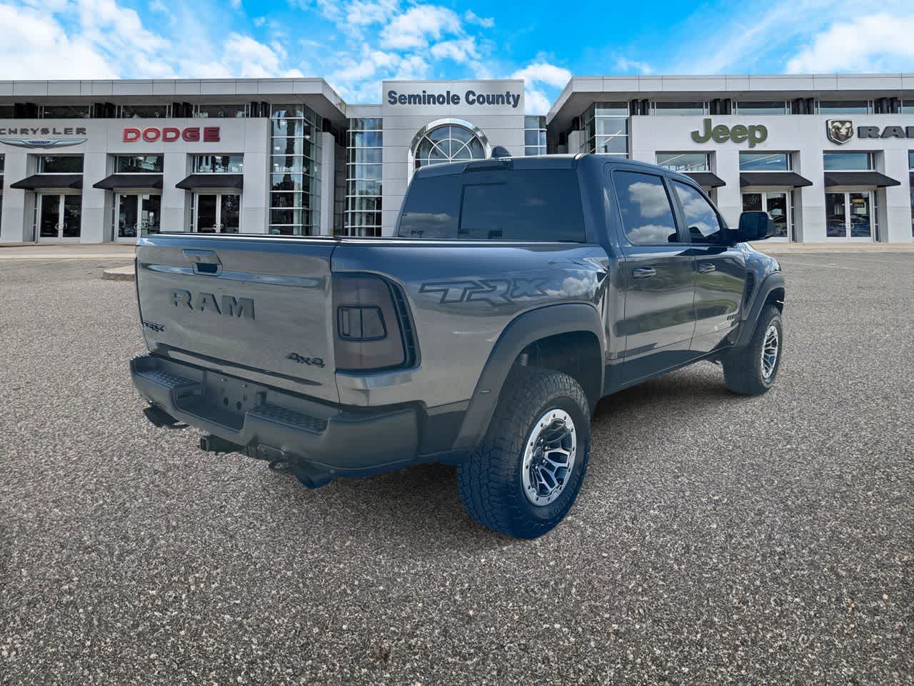 RAM 1500 TRX Crew Cab 4x4 de 2022 con caja de 5'7'