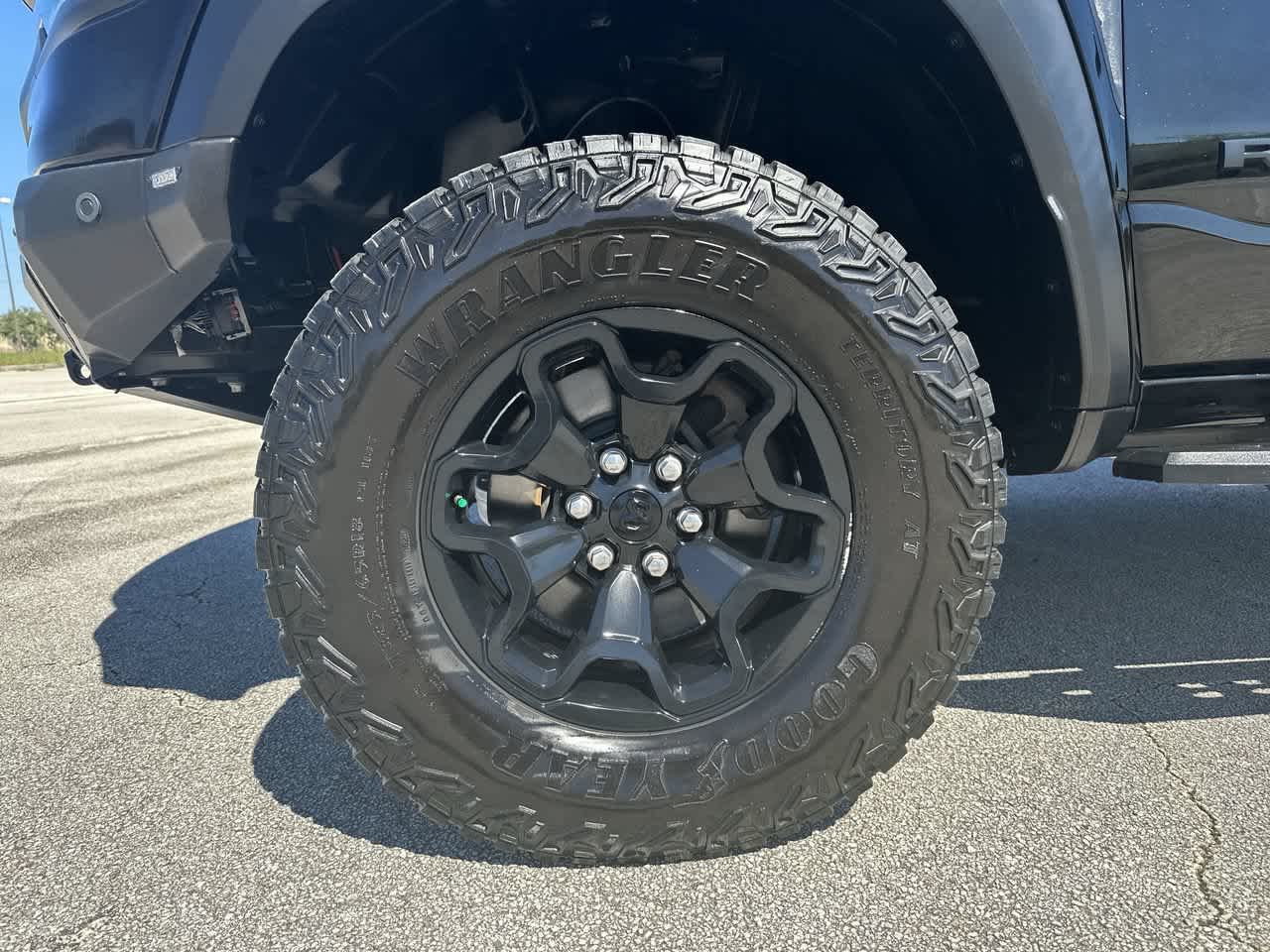 RAM 1500 TRX Crew Cab 4x4 de 2022 con caja de 5'7'