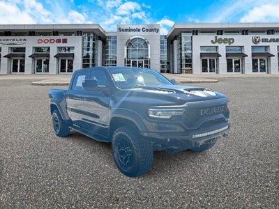 RAM 1500 TRX Crew Cab 4x4 de 2022 con caja de 5'7'