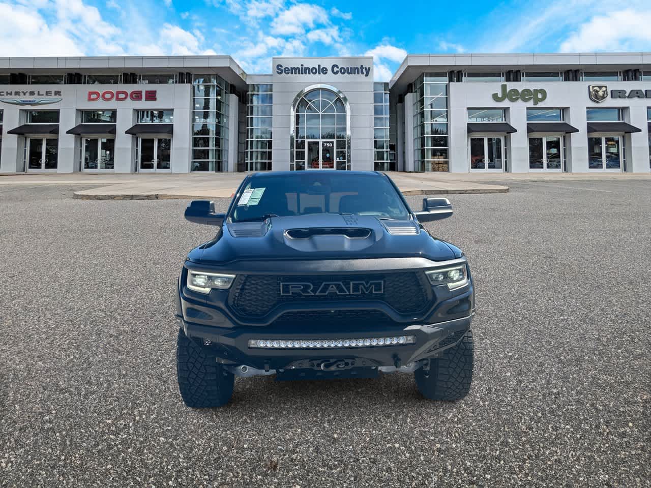 RAM 1500 TRX Crew Cab 4x4 de 2022 con caja de 5'7'