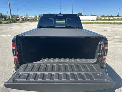RAM 1500 TRX Crew Cab 4x4 de 2022 con caja de 5'7'