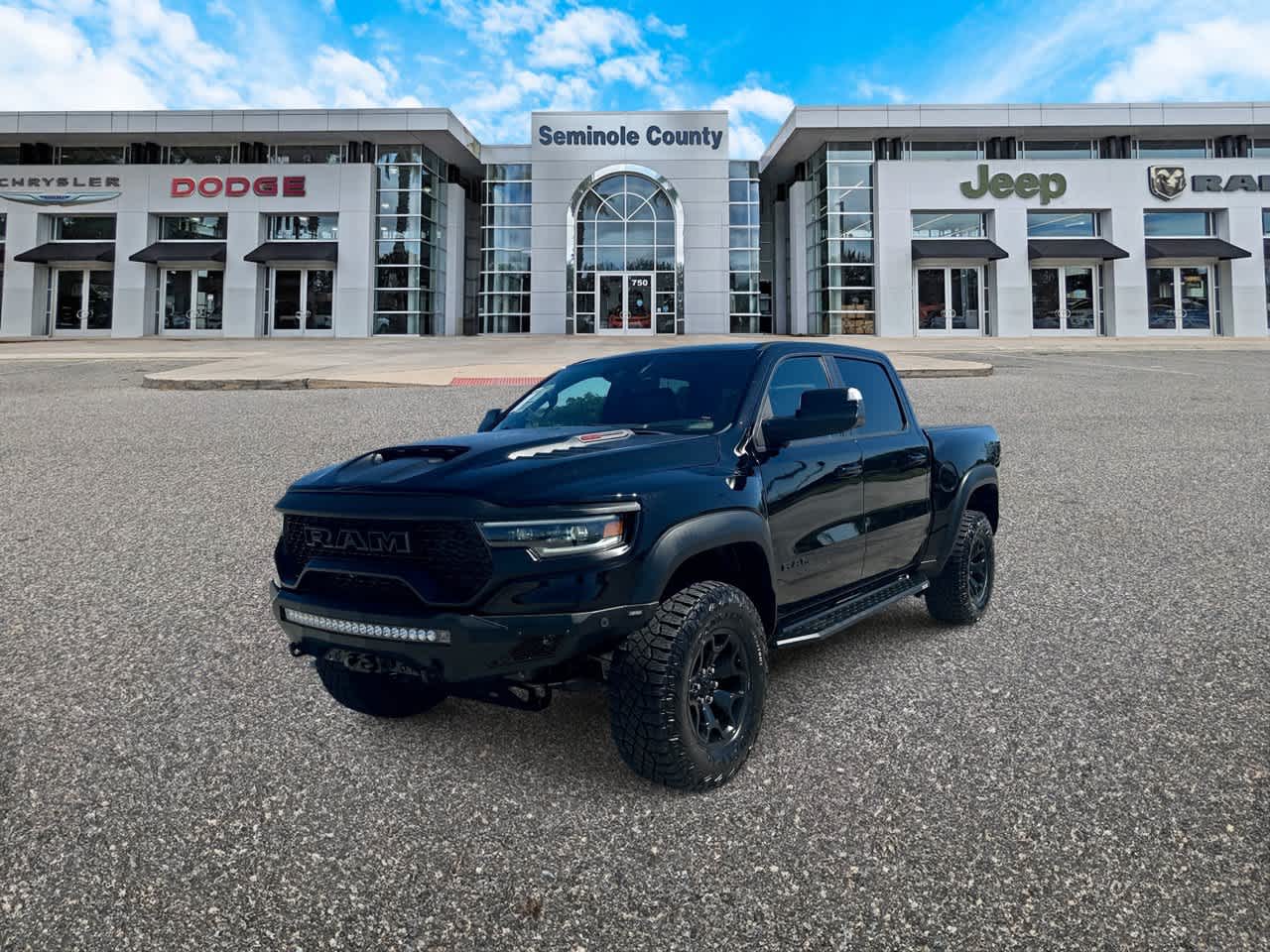 RAM 1500 TRX Crew Cab 4x4 de 2022 con caja de 5'7'