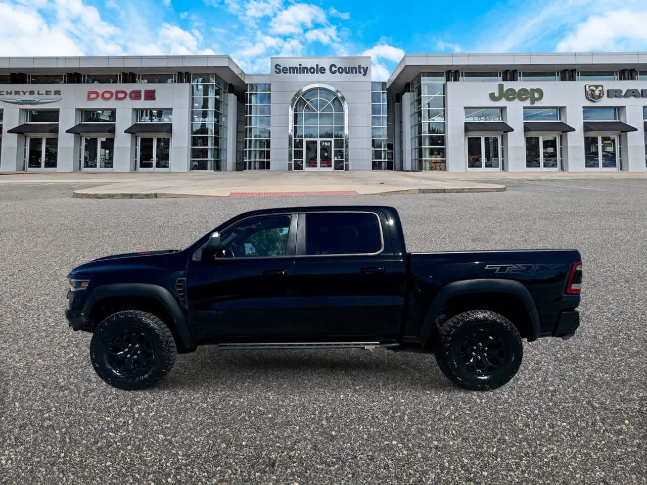 RAM 1500 TRX Crew Cab 4x4 de 2022 con caja de 5'7'