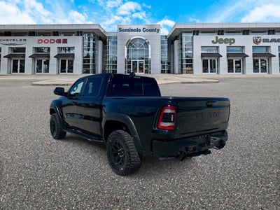 RAM 1500 TRX Crew Cab 4x4 de 2022 con caja de 5'7'