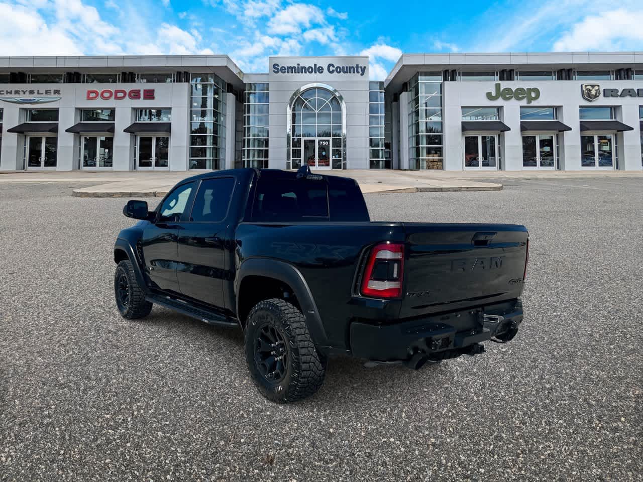 RAM 1500 TRX Crew Cab 4x4 de 2022 con caja de 5'7'