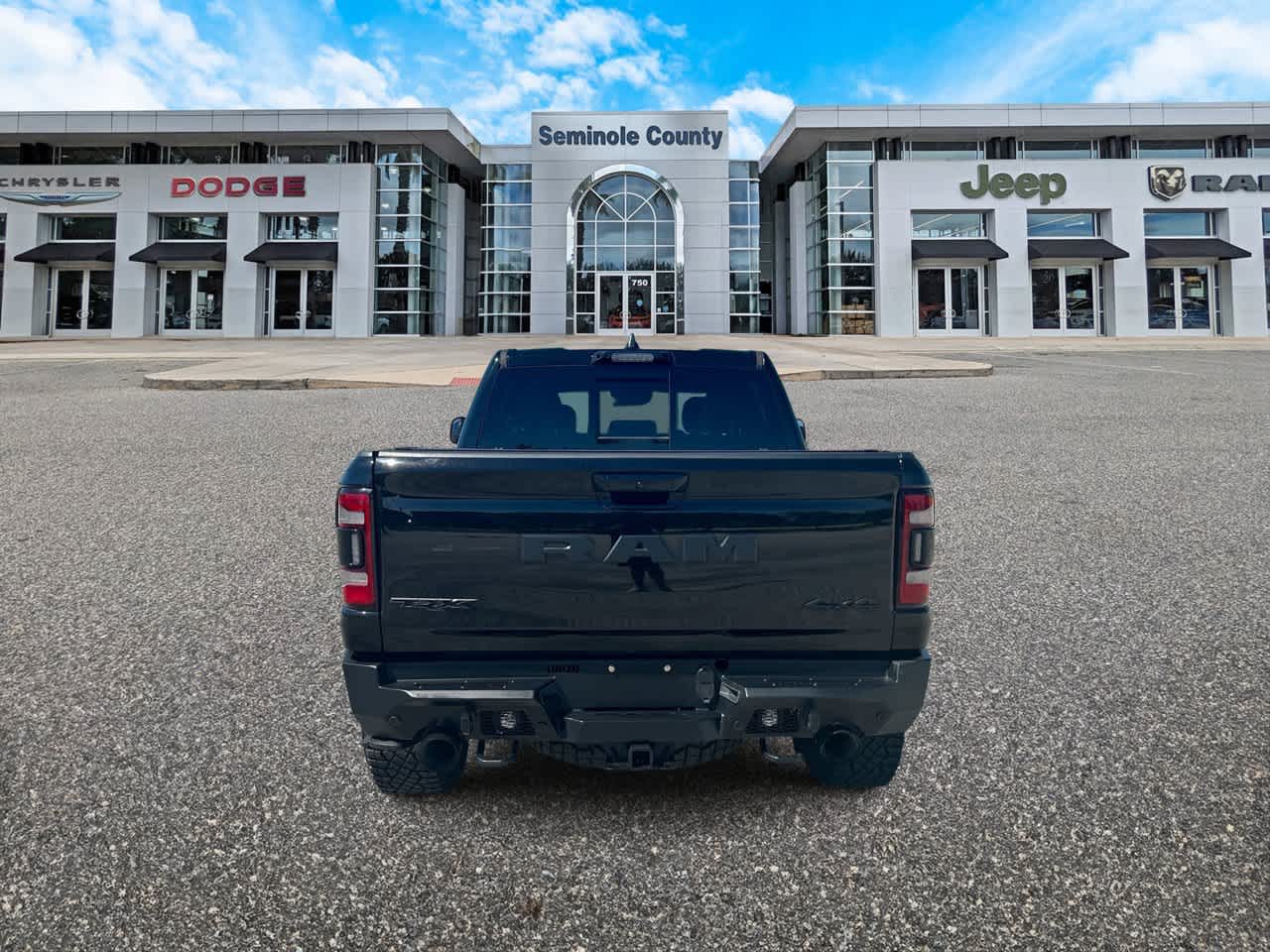 RAM 1500 TRX Crew Cab 4x4 de 2022 con caja de 5'7'