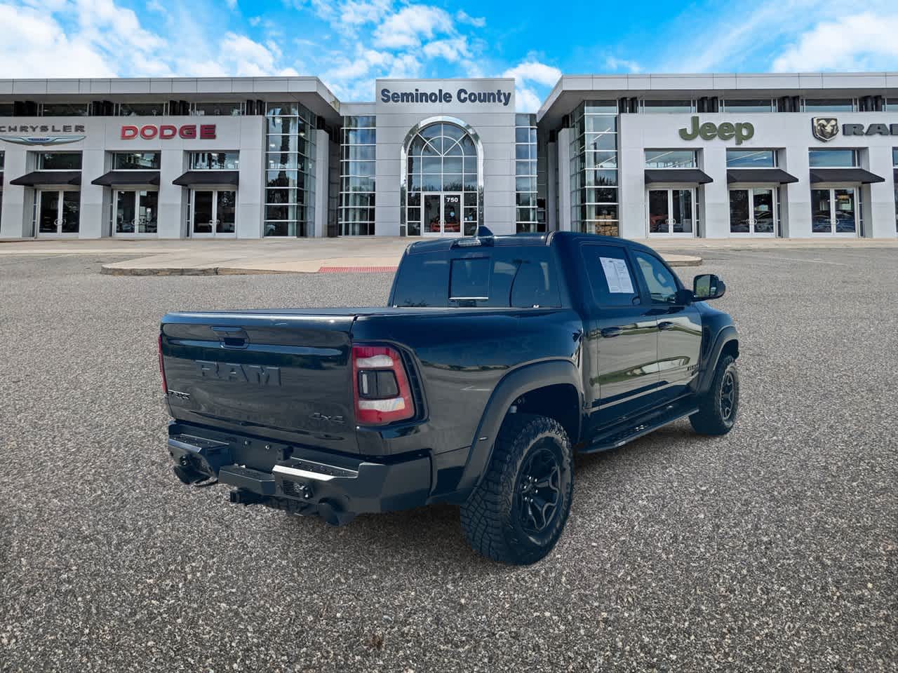 RAM 1500 TRX Crew Cab 4x4 de 2022 con caja de 5'7'