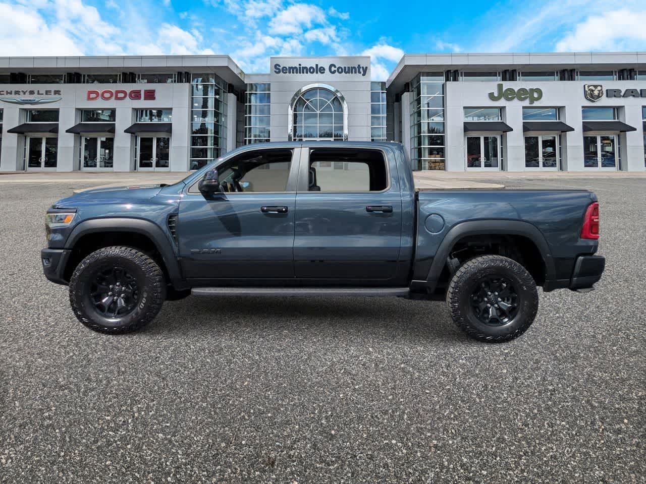 2025 RAM 1500 RHO Cabina Doble 4x4 Caja de 5'7'