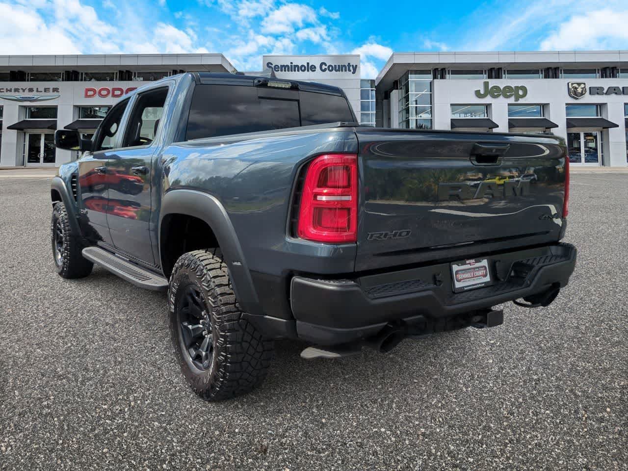 2025 RAM 1500 RHO Cabina Doble 4x4 Caja de 5'7'