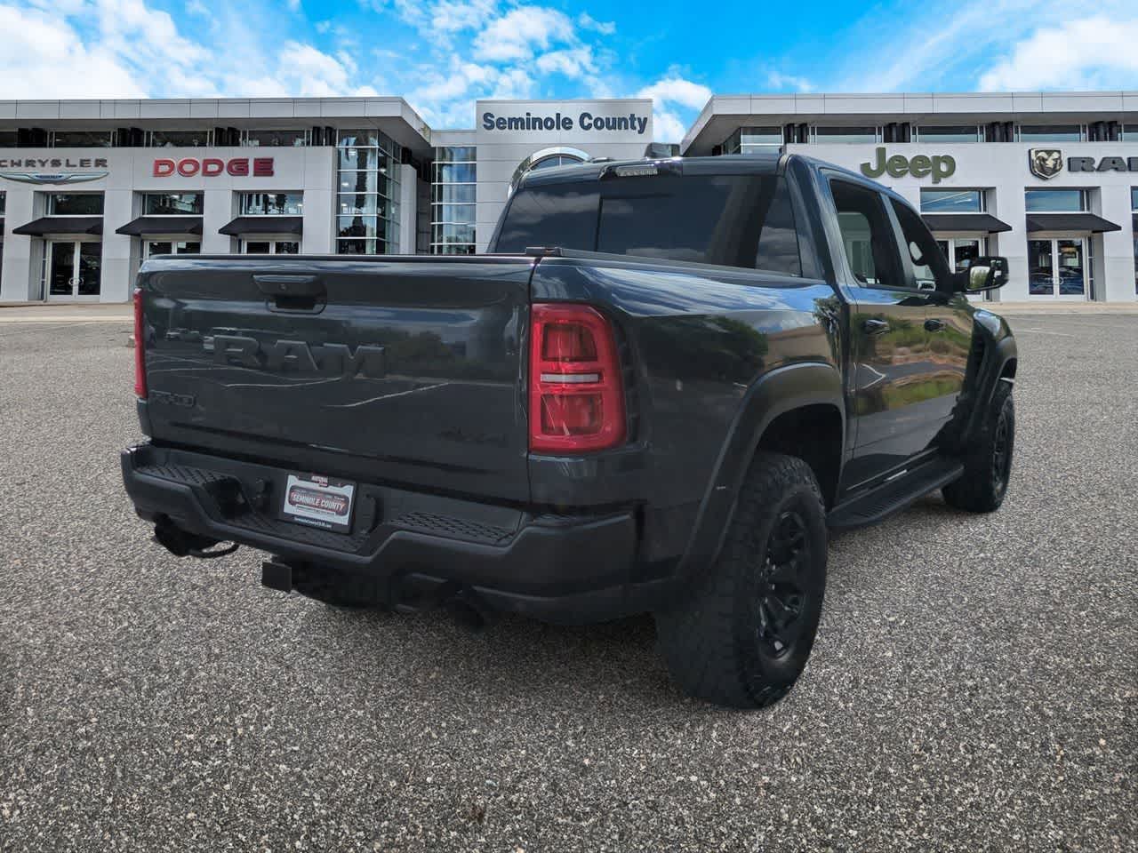 2025 RAM 1500 RHO Cabina Doble 4x4 Caja de 5'7'