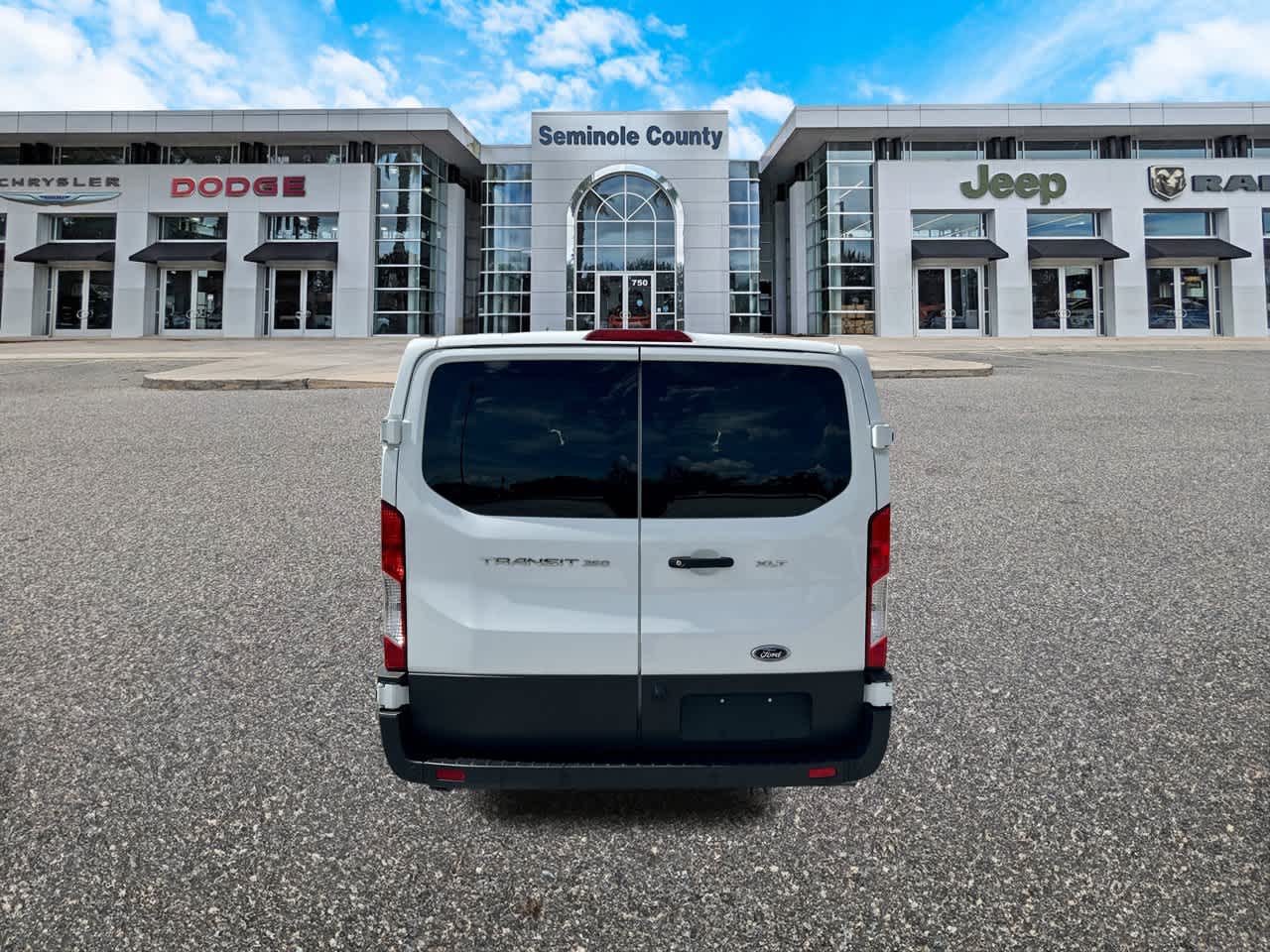 Ford Transit-350 de 2025, furgoneta de pasajeros XLT