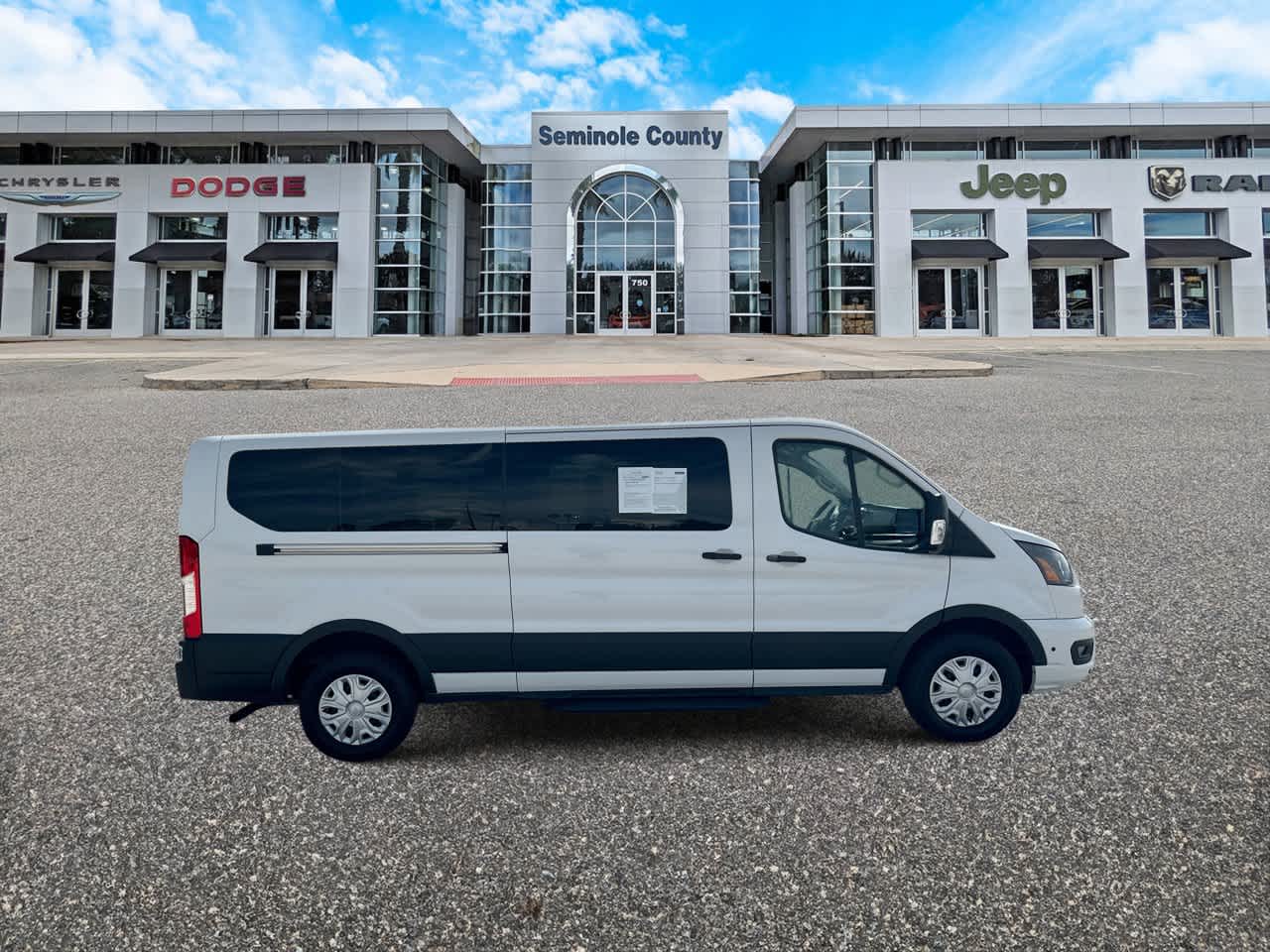 Ford Transit-350 de 2025, furgoneta de pasajeros XLT