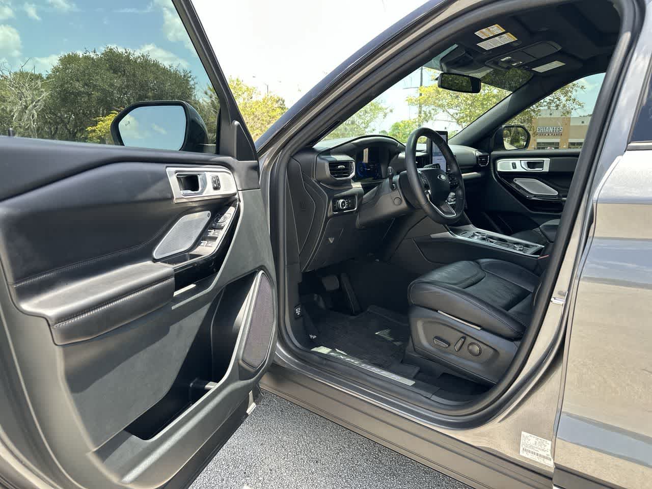 Ford Explorer Platinum 2023