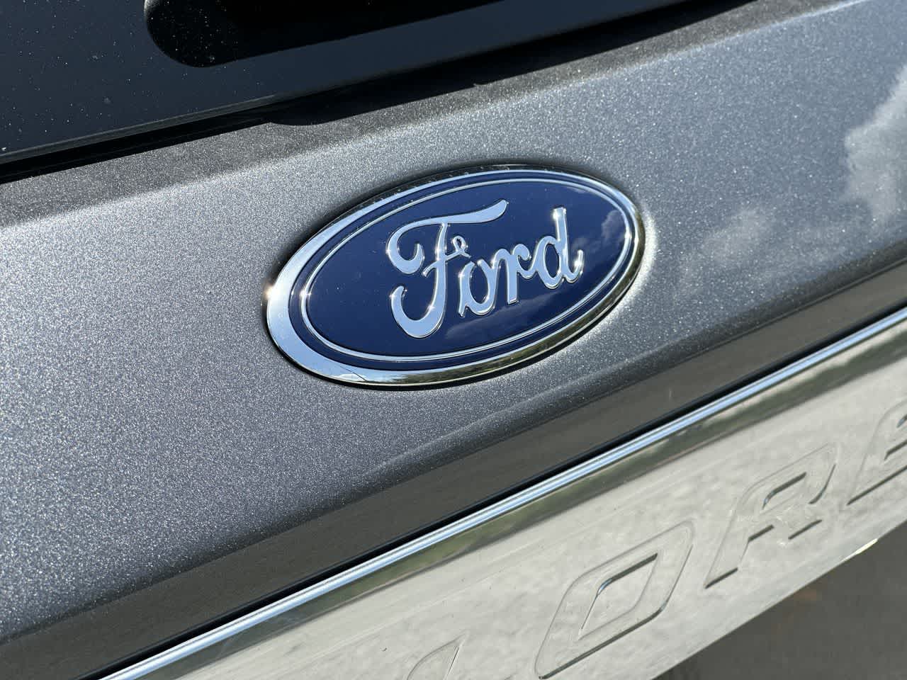Ford Explorer Platinum 2023