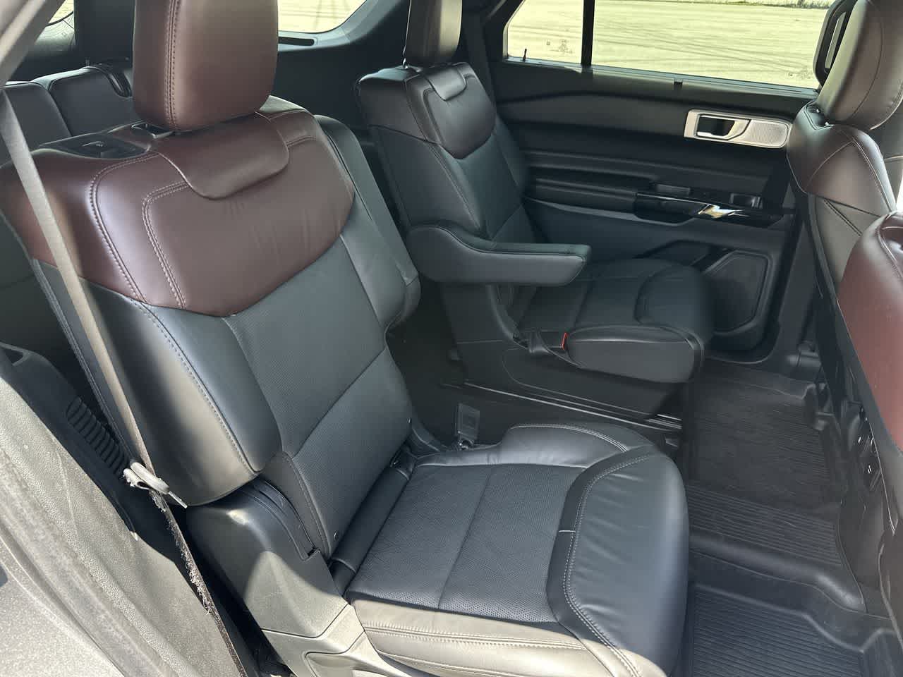 Ford Explorer Platinum 2023