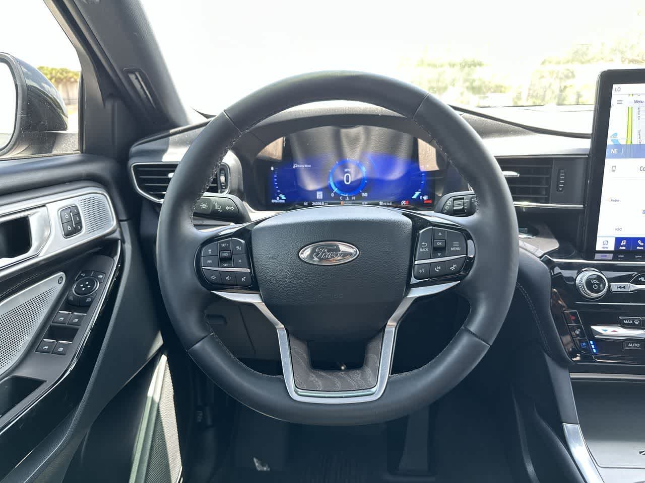 Ford Explorer Platinum 2023