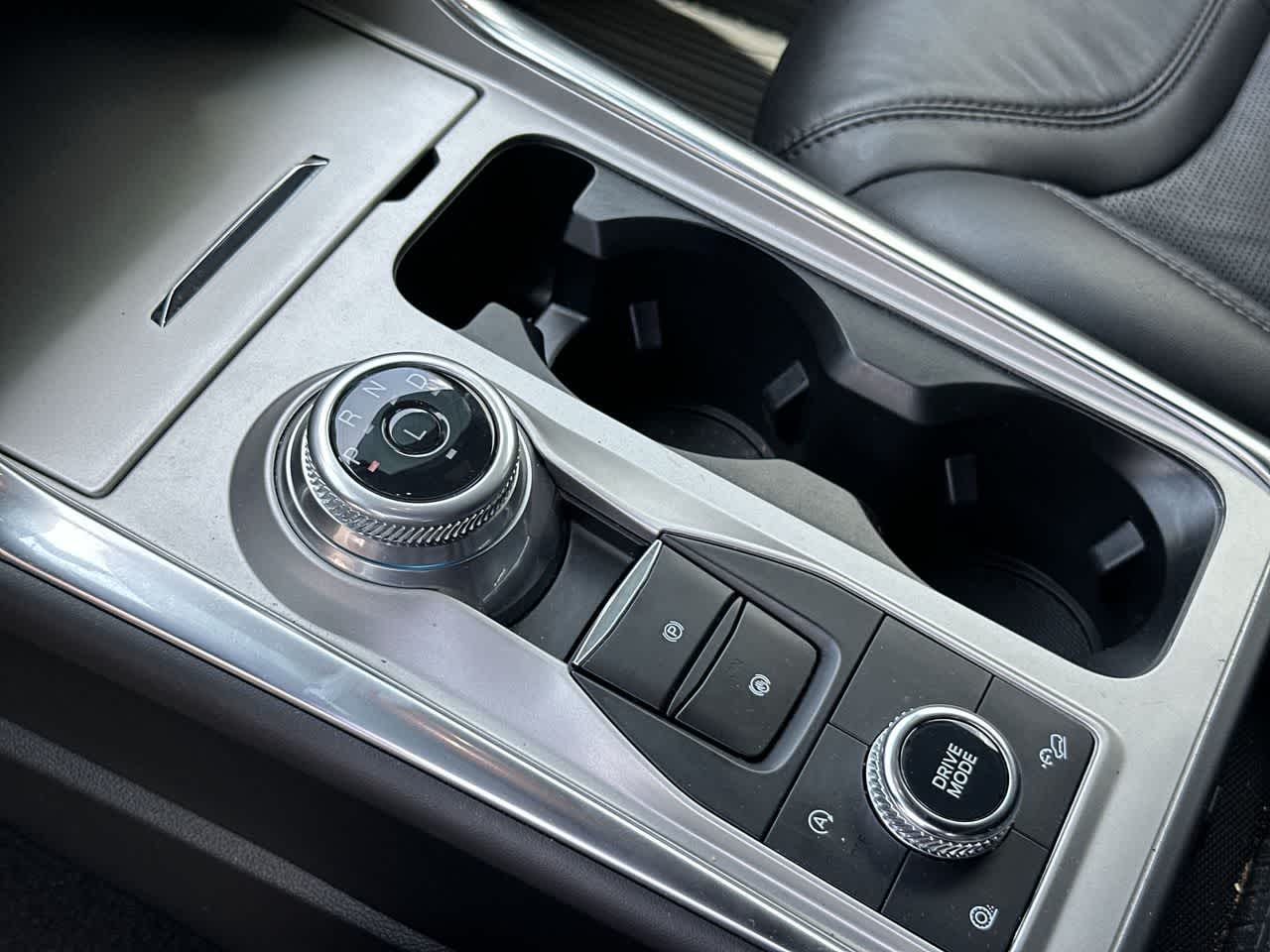 Ford Explorer Platinum 2023