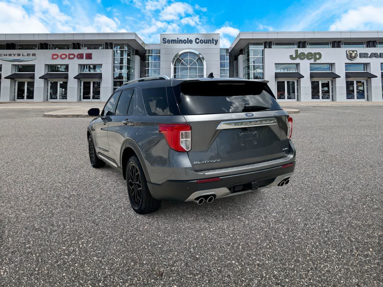 Ford Explorer Platinum 2023