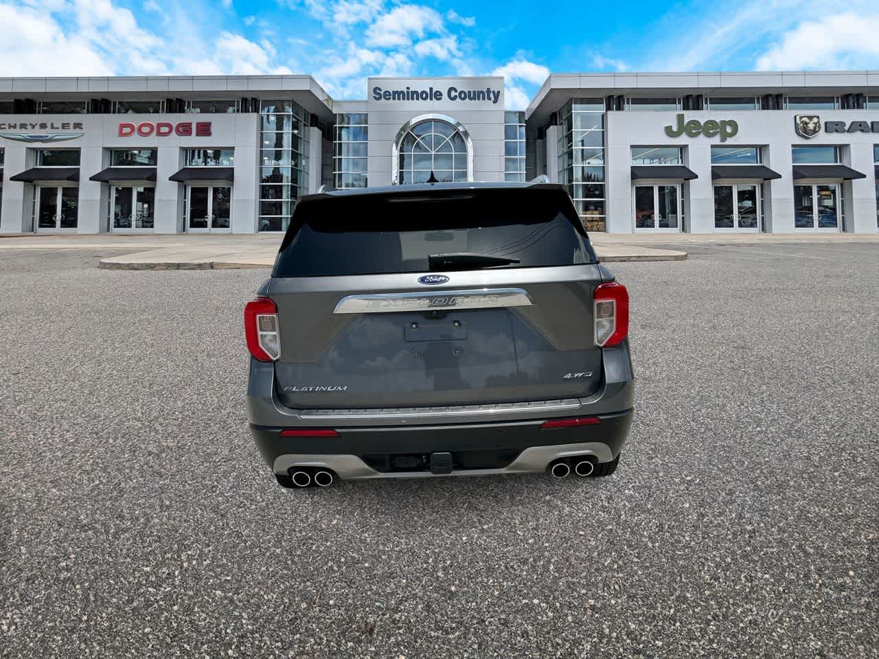 Ford Explorer Platinum 2023