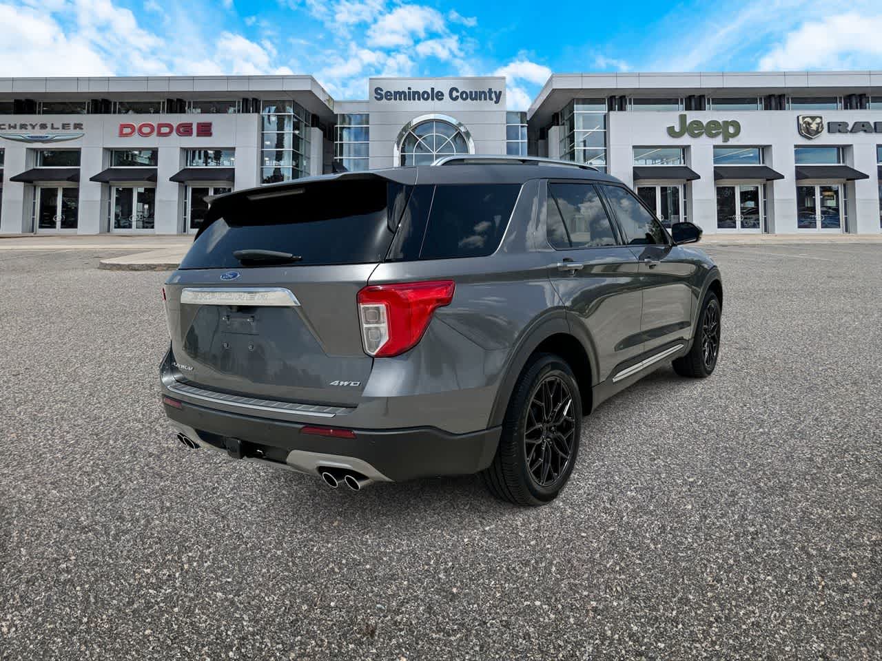 Ford Explorer Platinum 2023