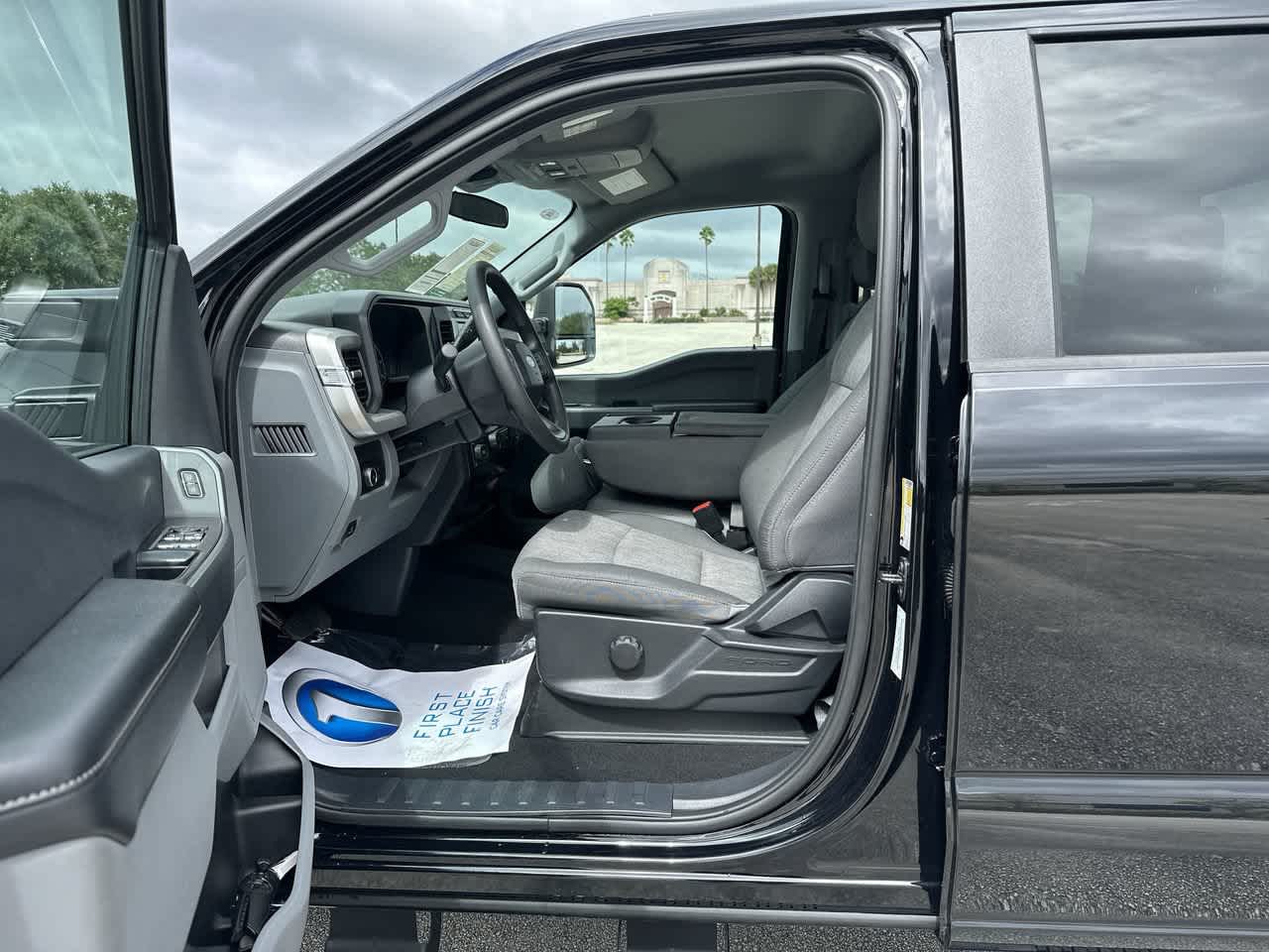 Ford F-250 XL 2024
