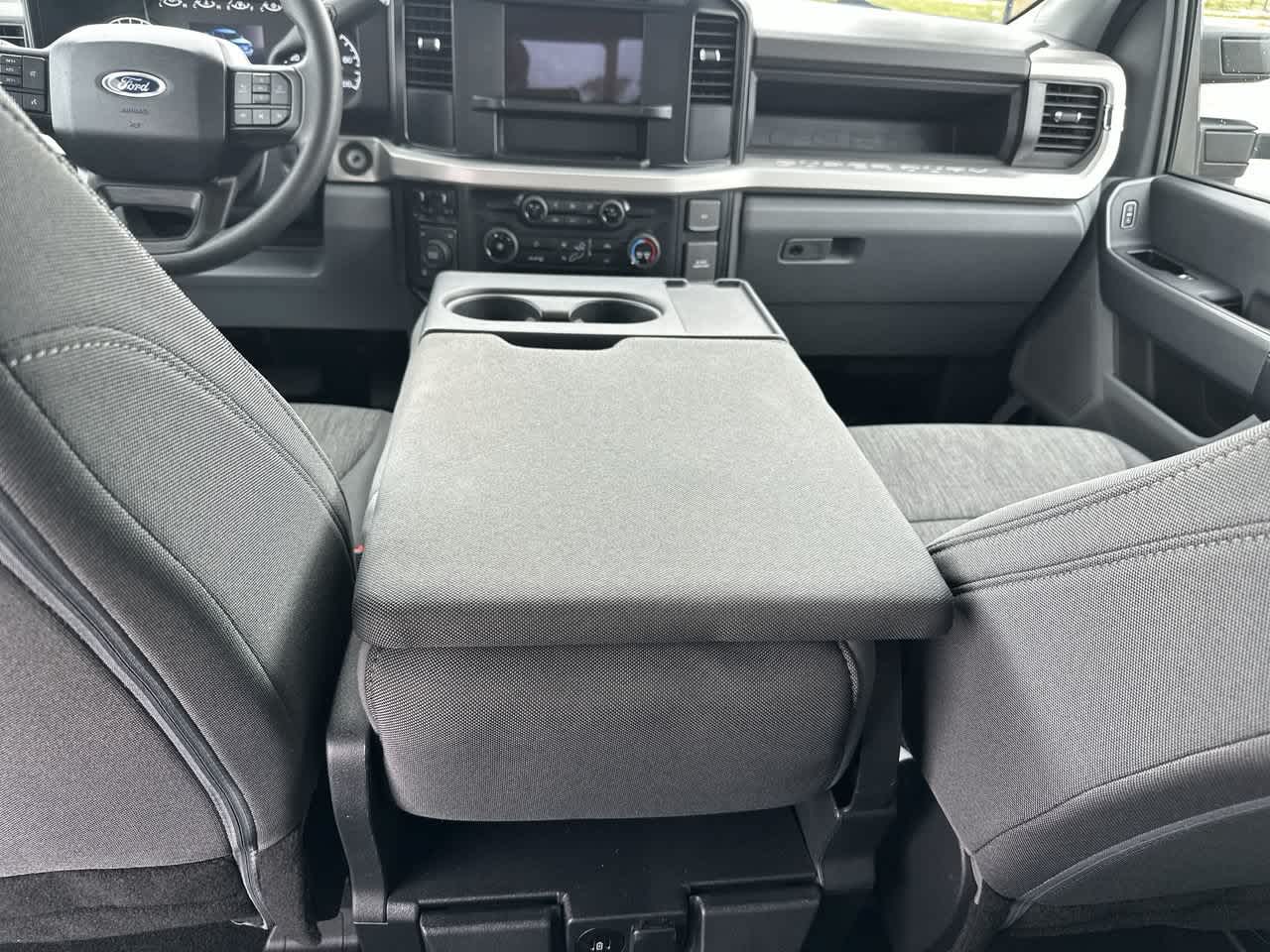 Ford F-250 XL 2024