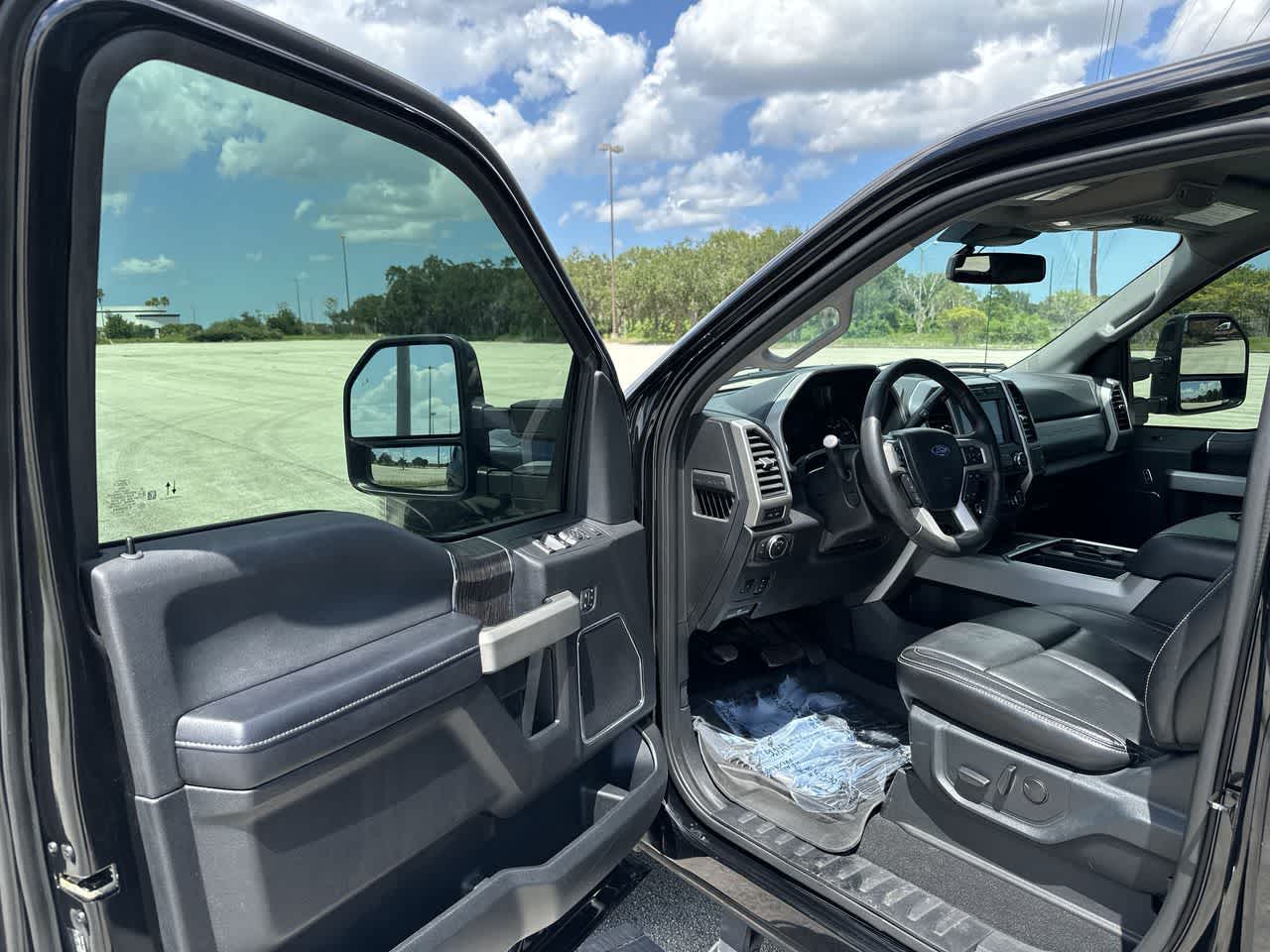 Ford F-250 LARIAT 2020