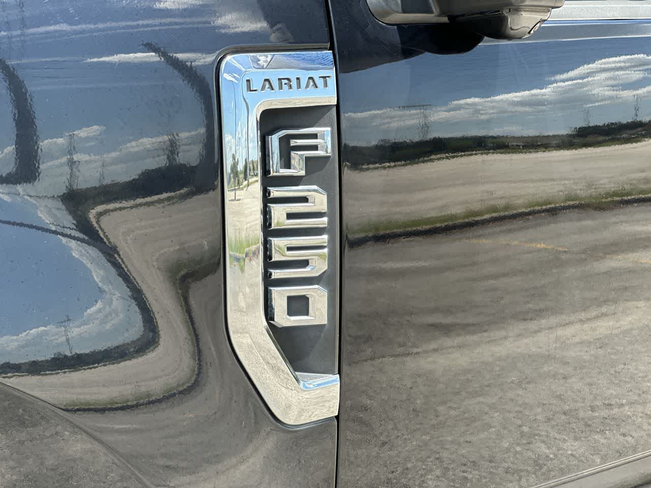 Ford F-250 LARIAT 2020