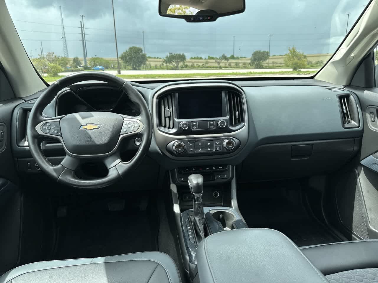 Chevrolet Colorado 2022, tracción 2WD, cabina doble, caja corta, Z71