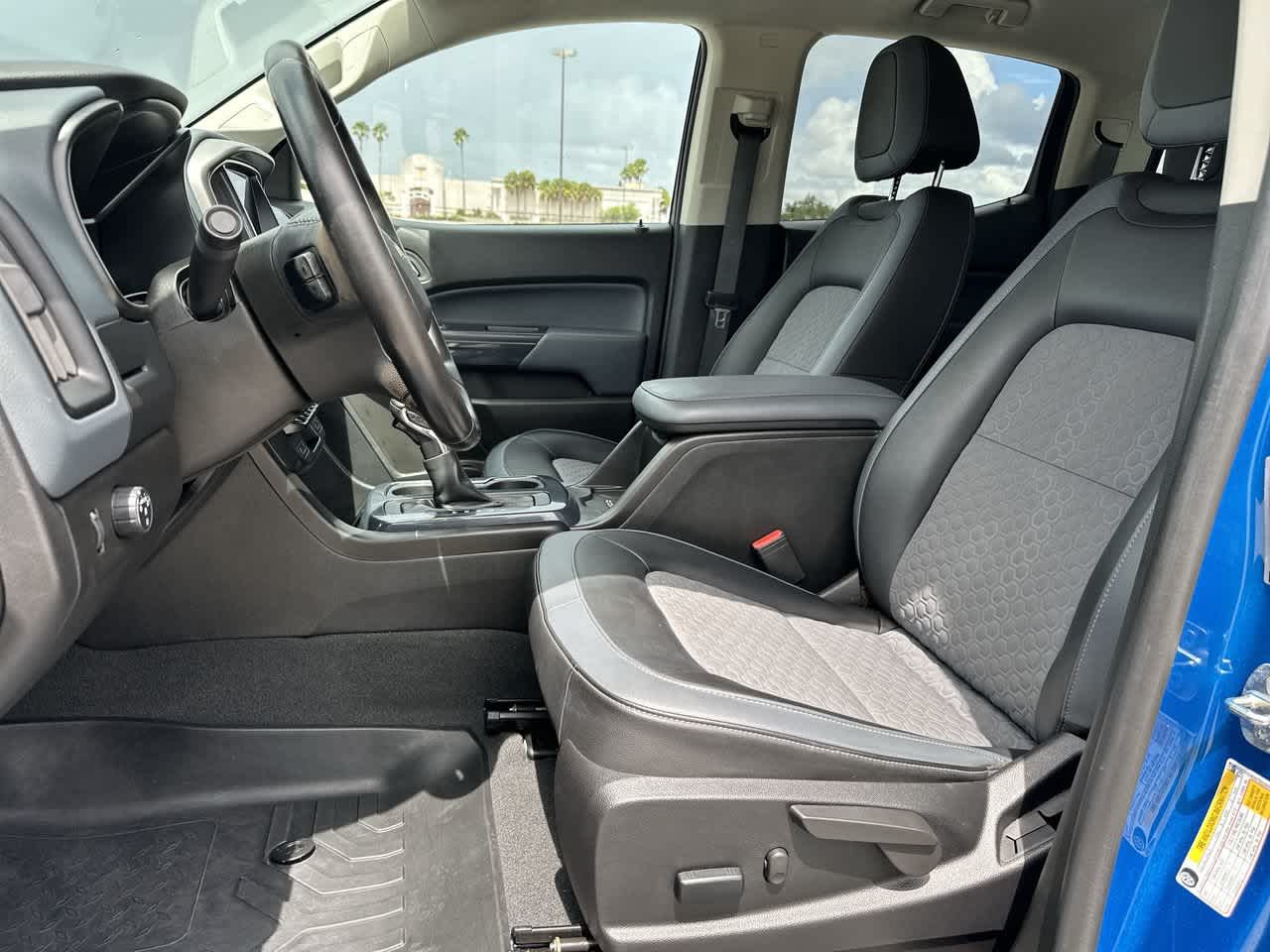 Chevrolet Colorado 2022, tracción 2WD, cabina doble, caja corta, Z71
