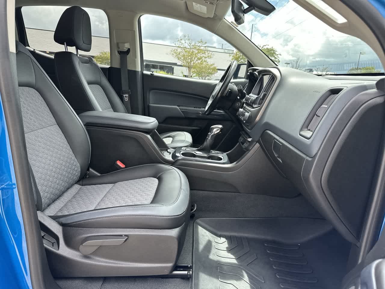 Chevrolet Colorado 2022, tracción 2WD, cabina doble, caja corta, Z71