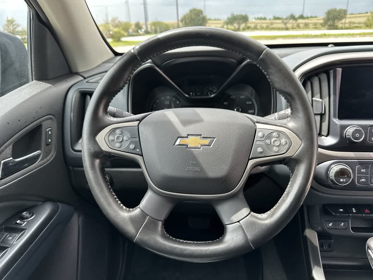 Chevrolet Colorado 2022, tracción 2WD, cabina doble, caja corta, Z71