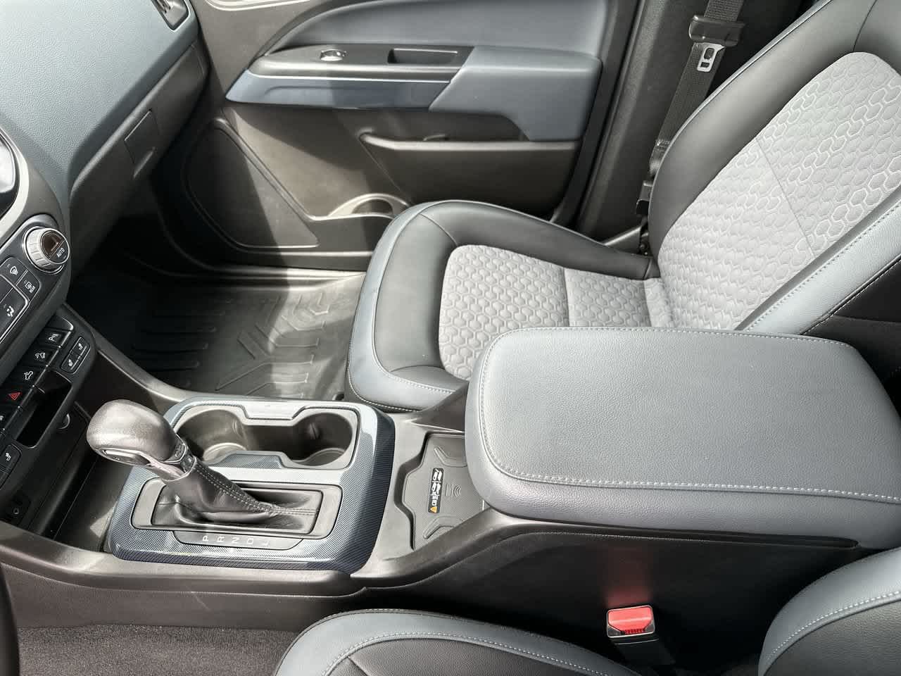 Chevrolet Colorado 2022, tracción 2WD, cabina doble, caja corta, Z71