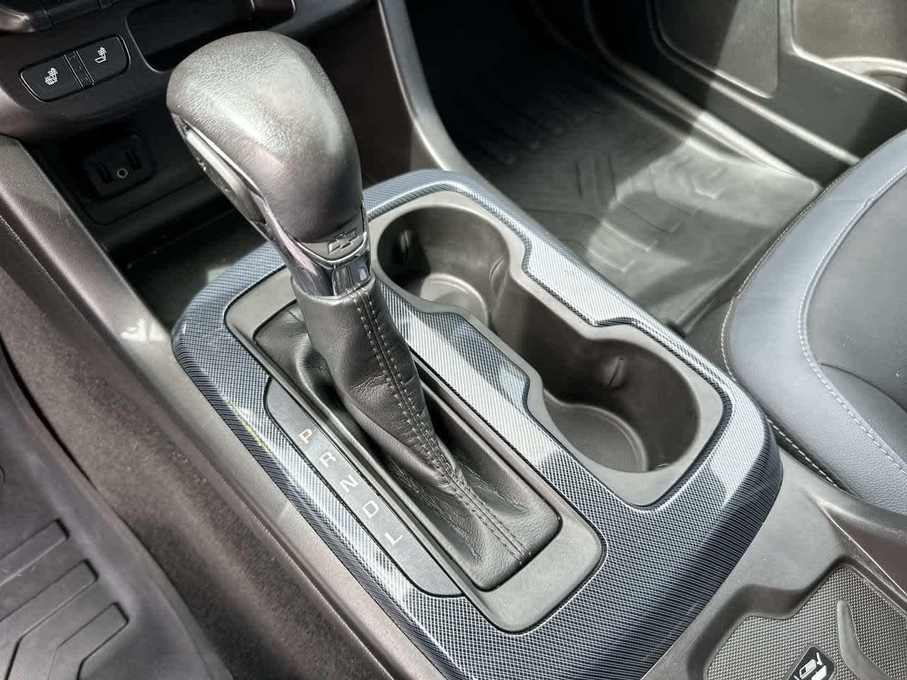 Chevrolet Colorado 2022, tracción 2WD, cabina doble, caja corta, Z71