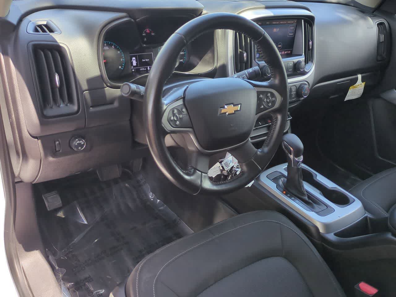 Chevrolet Colorado 2022, tracción 2WD, cabina extendida, caja larga, versión LT