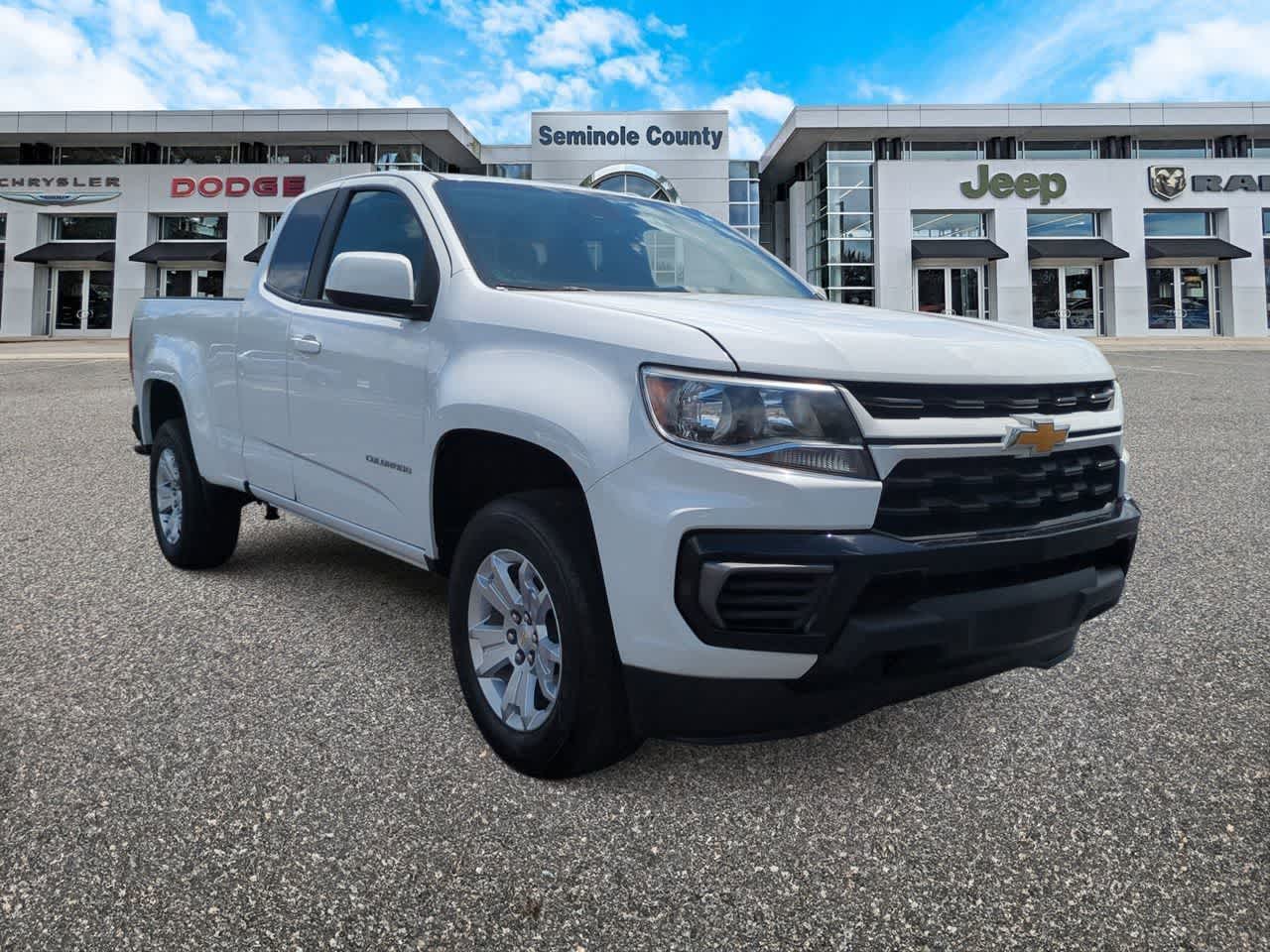 Chevrolet Colorado 2022, tracción 2WD, cabina extendida, caja larga, versión LT